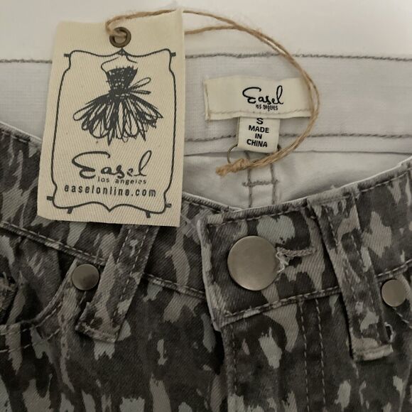 Easel Gray Camo Animal Print Jeans Cropped Size Small Frayed Hem New NWT - Picture 6 of 8
